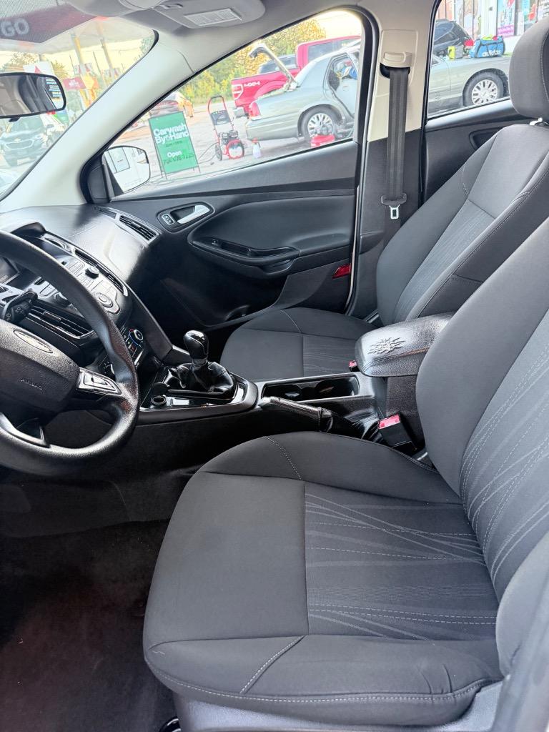 2015 Ford Focus SE - Photo 12