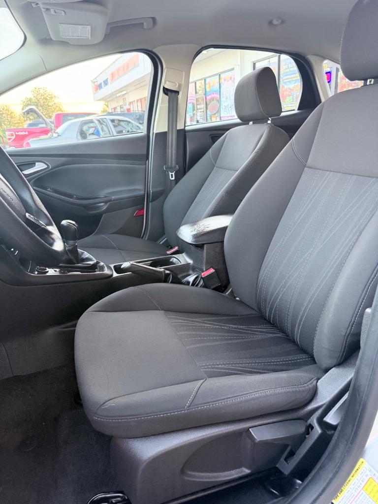 2015 Ford Focus SE - Photo 13