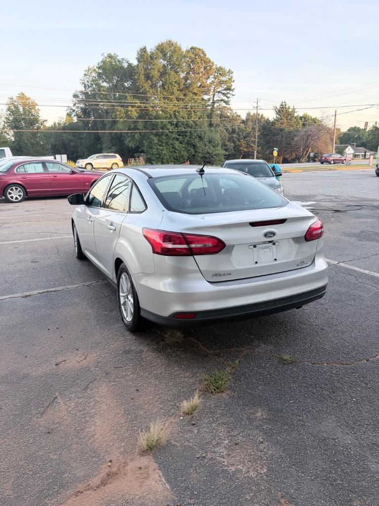 2015 Ford Focus SE - Photo 9